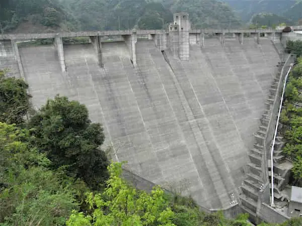 huge concrete dam in japan